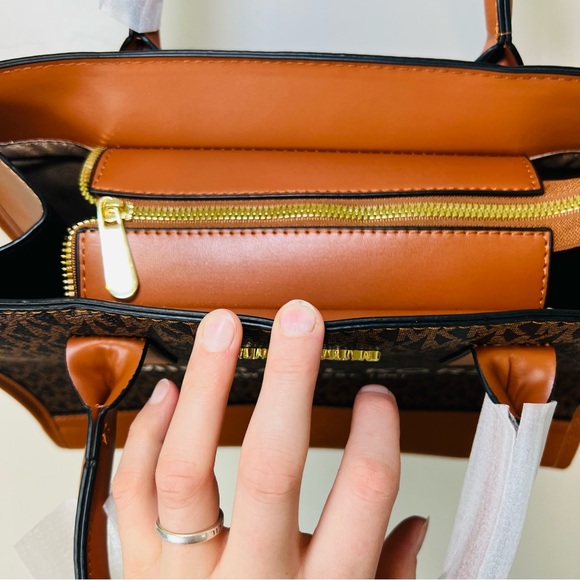 NEW Michael Kors Signature Logo Tote Bag - Picture 6 of 10